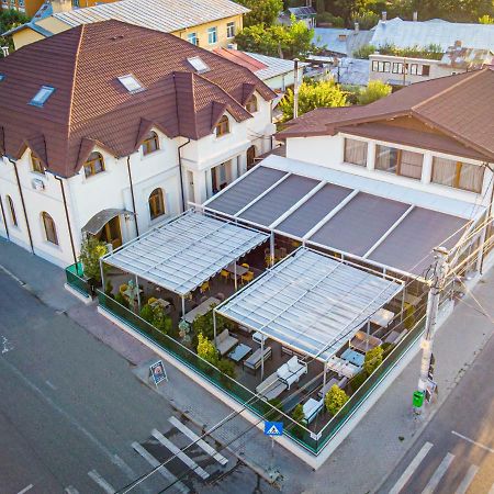 Hotel Eden Rimnicu Sarat Esterno foto