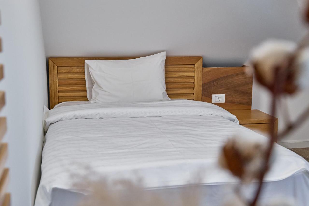 Hotel Eden Rimnicu Sarat Esterno foto