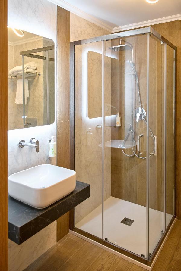 Hotel Eden Rimnicu Sarat Esterno foto