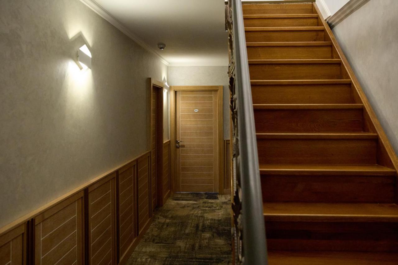 Hotel Eden Rimnicu Sarat Esterno foto