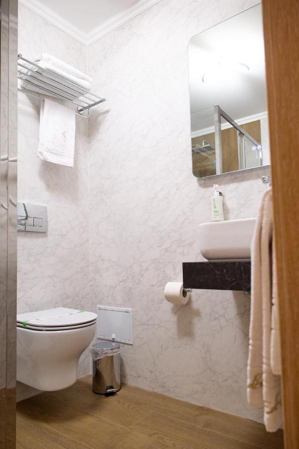 Hotel Eden Rimnicu Sarat Esterno foto