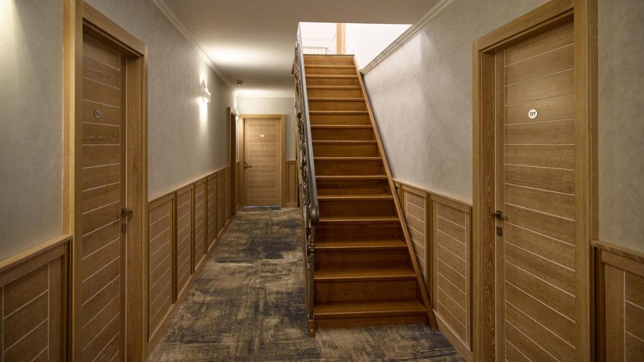 Hotel Eden Rimnicu Sarat Esterno foto